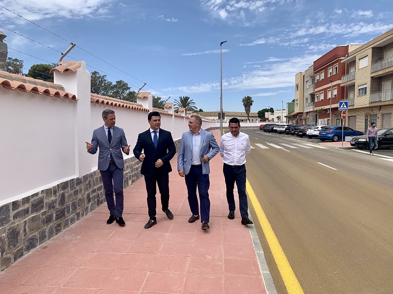 Las obras del POS han permitido mejorar la seguridad vial y la accesibilidad en las calles Maestre y Cánovas del Castillo, en Santiago de la Ribera 